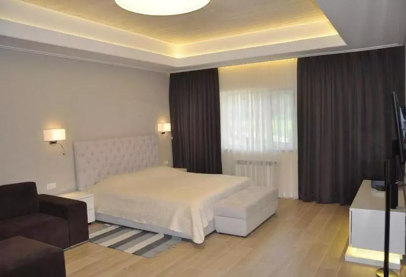 Park Hotel Tihiy Les