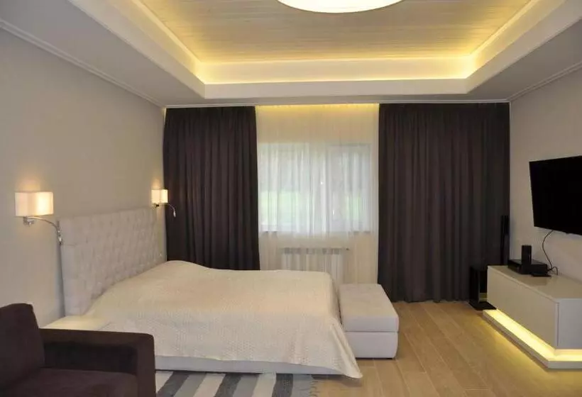 Park Hotel Tihiy Les