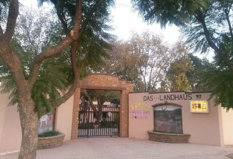 پانسیون Das Landhaus Guest Lodge & Conferencing Center