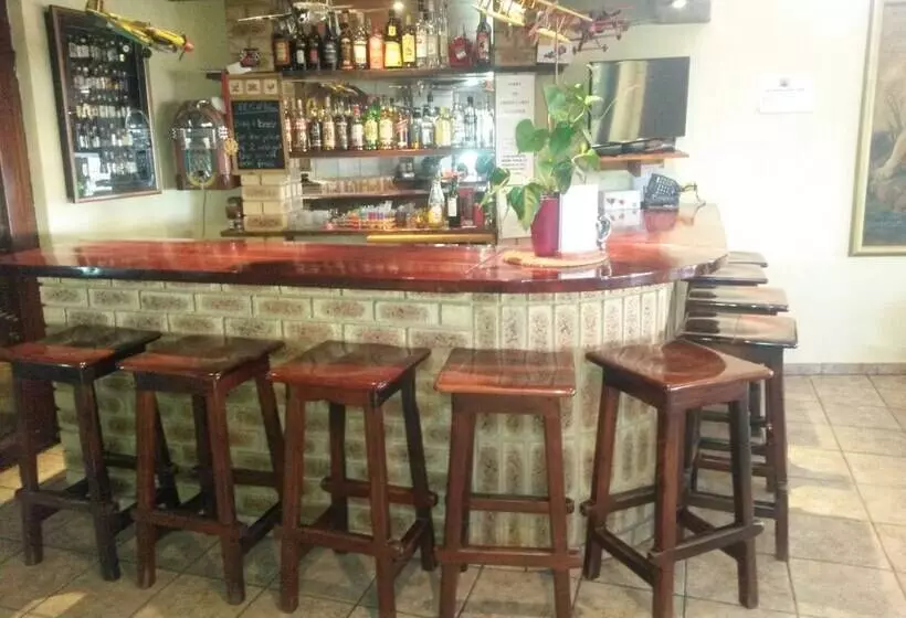 پانسیون Das Landhaus Guest Lodge & Conferencing Center