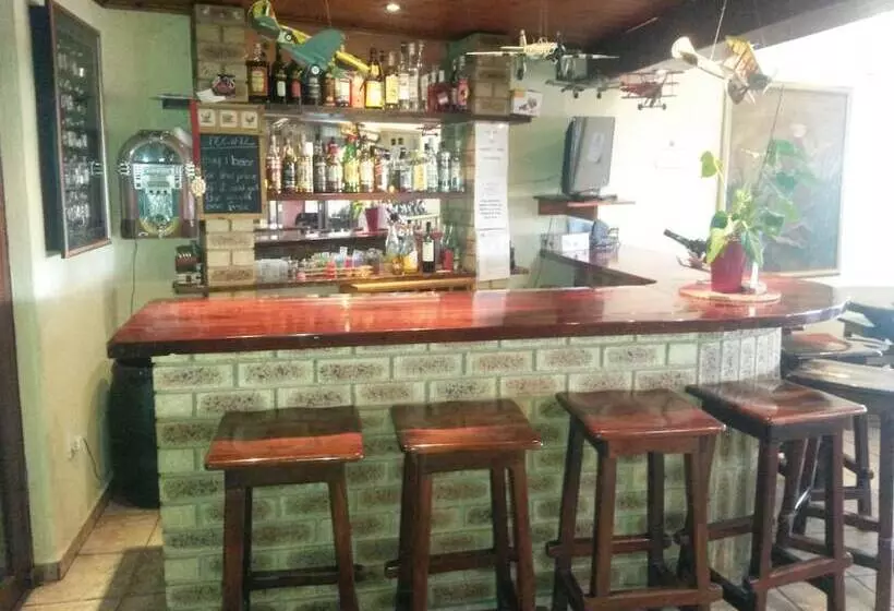 پانسیون Das Landhaus Guest Lodge & Conferencing Center