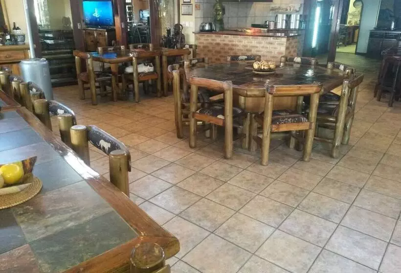 پانسیون Das Landhaus Guest Lodge & Conferencing Center