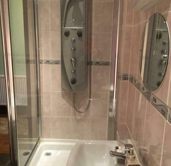 פנסיון Manor Lodge Guesthouse