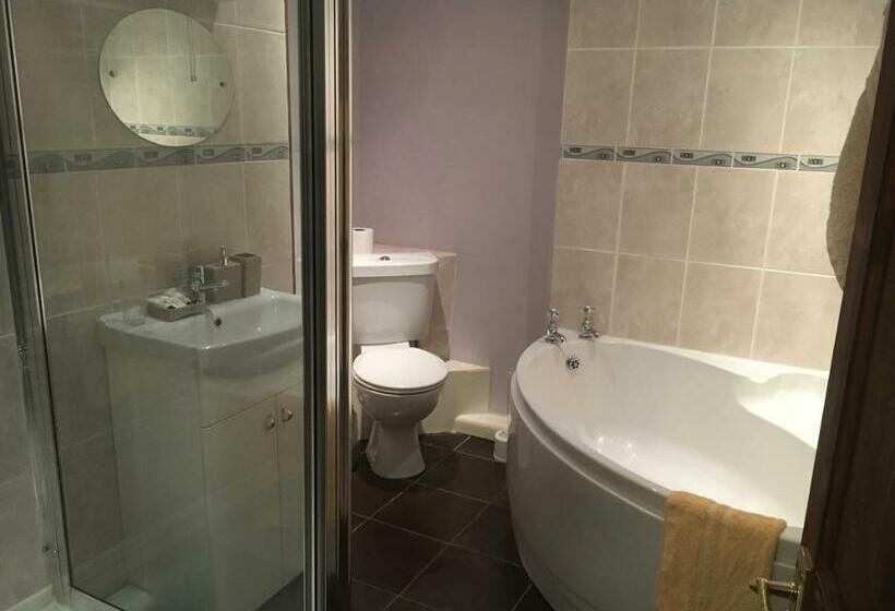 פנסיון Manor Lodge Guesthouse