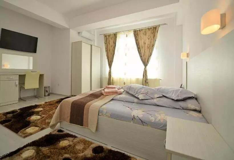 ペンション Trident