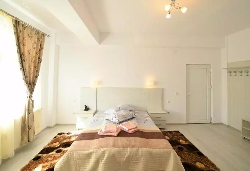 ペンション Trident