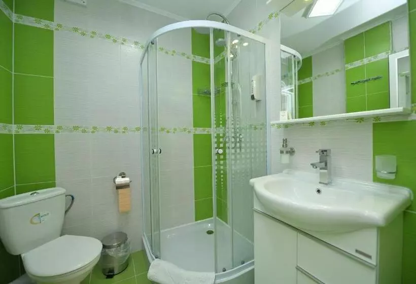 ペンション Trident