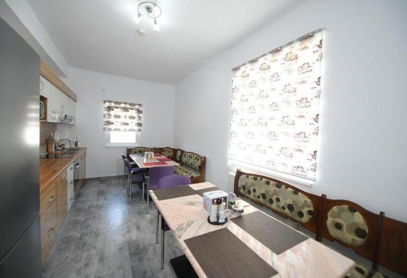 پانسیون Trident