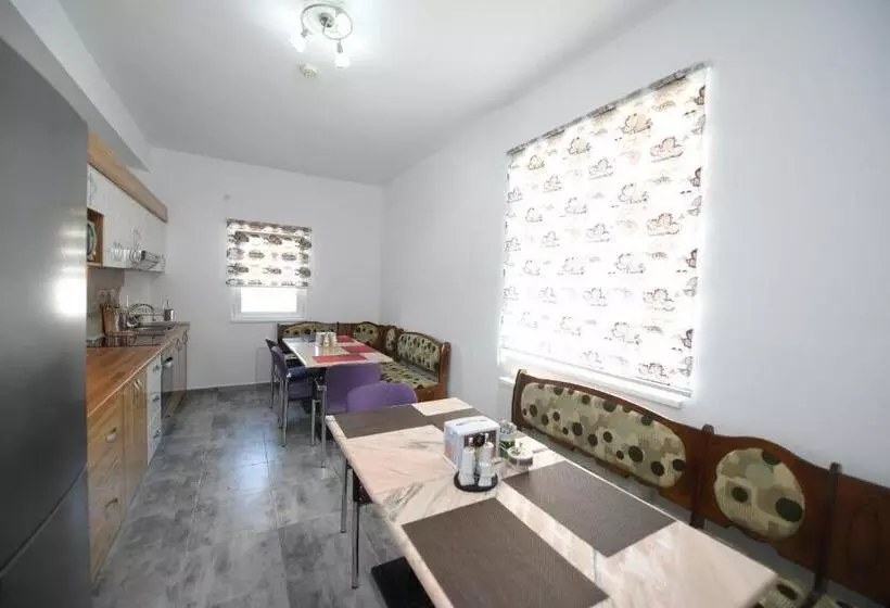 ペンション Trident