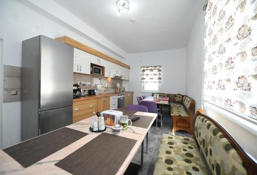 پانسیون Trident