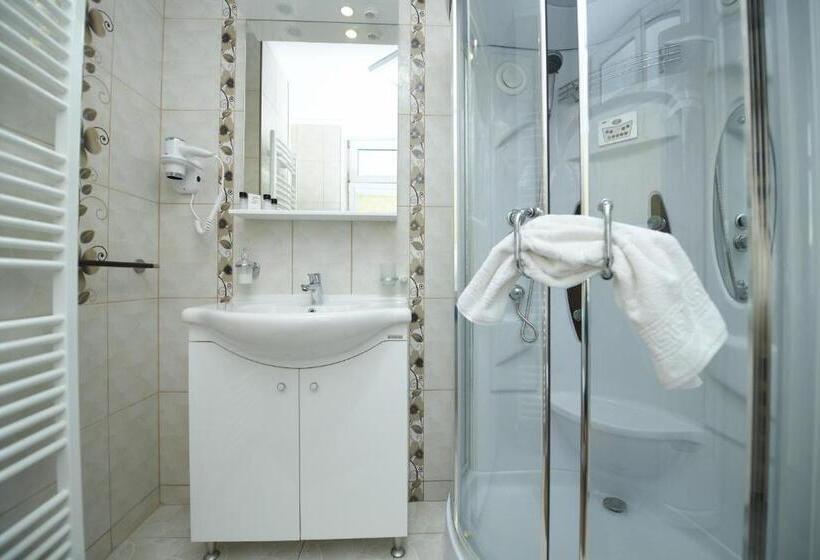 پانسیون Trident