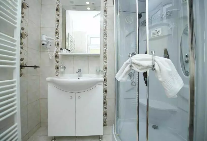 ペンション Trident