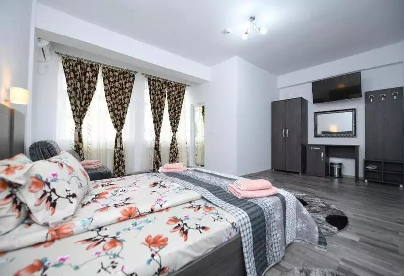 ペンション Trident