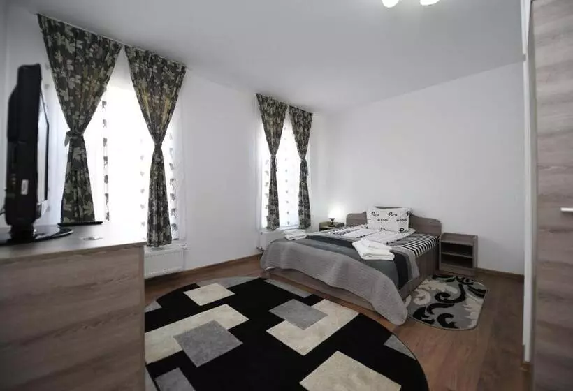 ペンション Trident