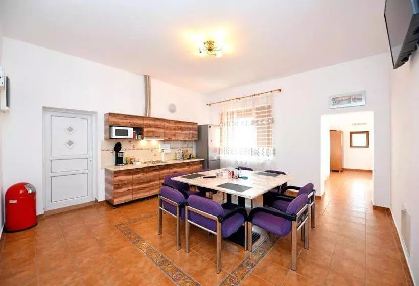 ペンション Trident