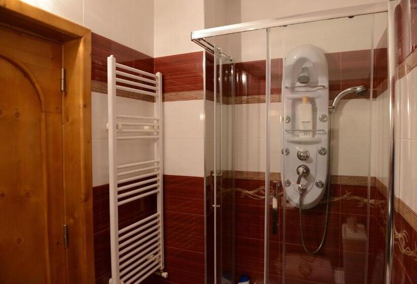 بنسيون Vila Perla Sapanteana