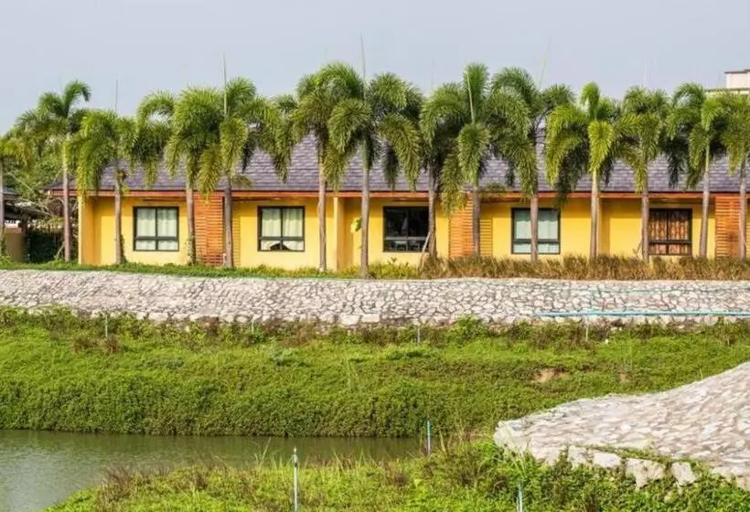 Prew Lom Chom Nam Resort