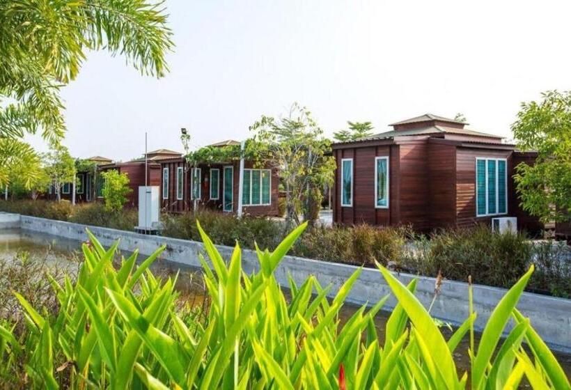 Prew Lom Chom Nam Resort