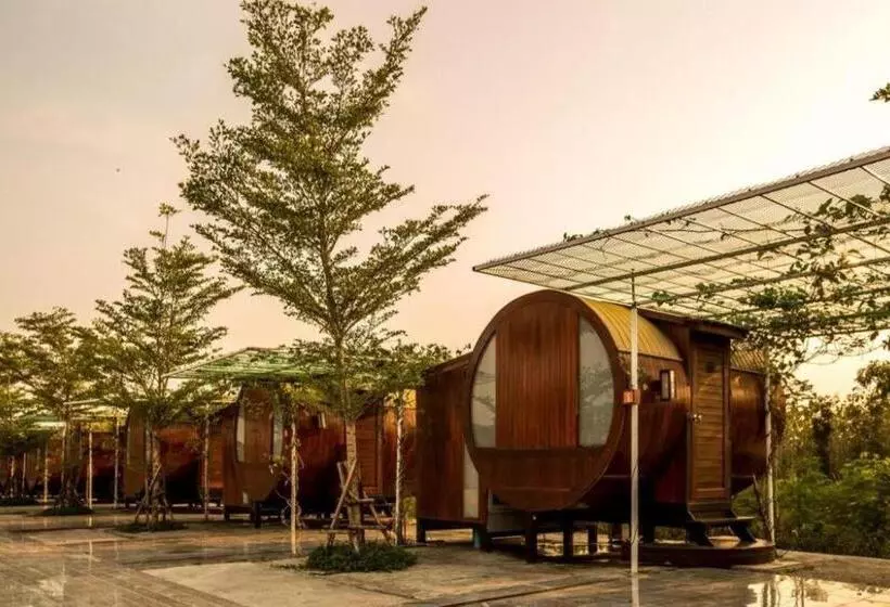 Prew Lom Chom Nam Resort