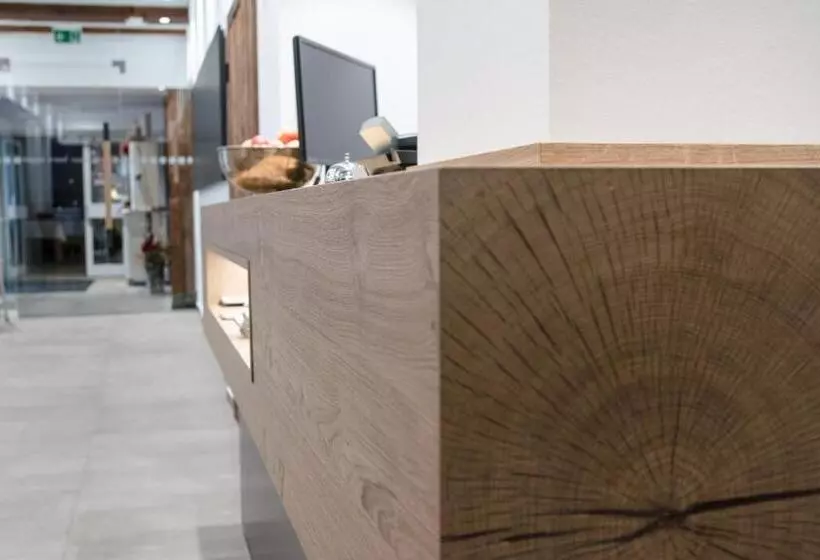 ユースホステル Landgasthaus Helpfauer Hof