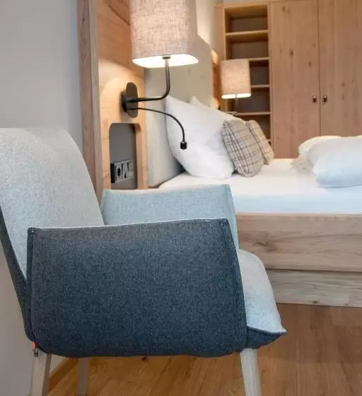 ユースホステル Landgasthaus Helpfauer Hof