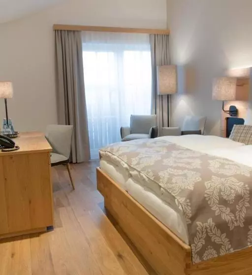 ユースホステル Landgasthaus Helpfauer Hof