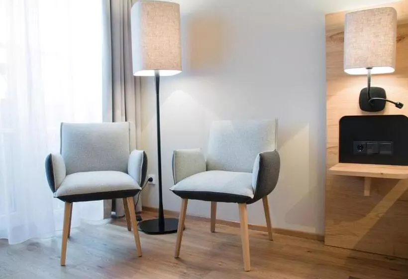 ユースホステル Landgasthaus Helpfauer Hof