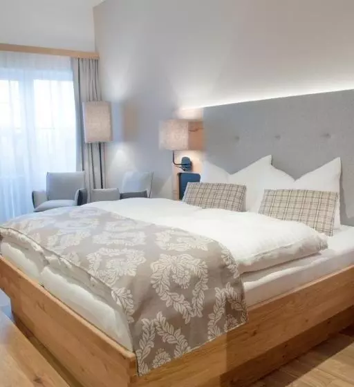 ユースホステル Landgasthaus Helpfauer Hof