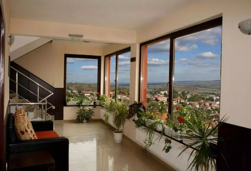 Hotelli Armira Family