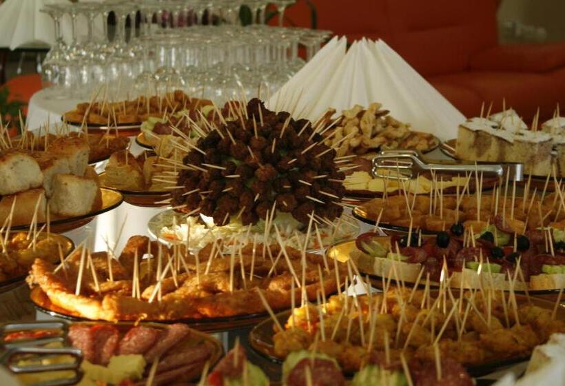 Отель Armira Family