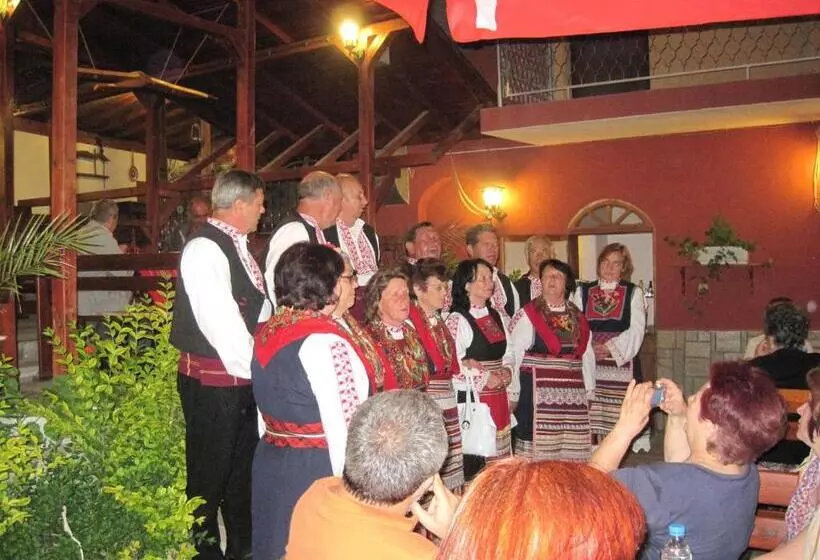 Hotelli Armira Family