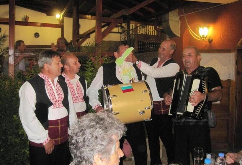 Отель Armira Family