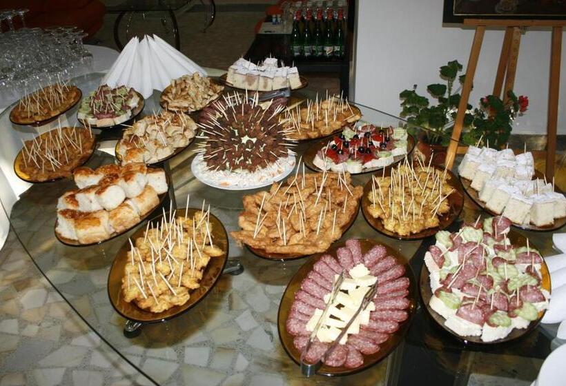 Отель Armira Family