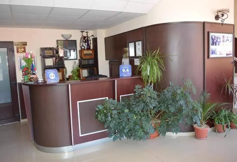 Hotelli Armira Family