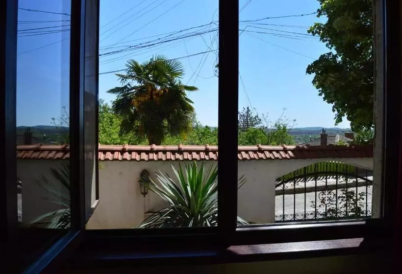 Hotelli Armira Family