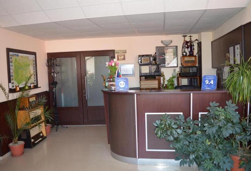 Отель Armira Family