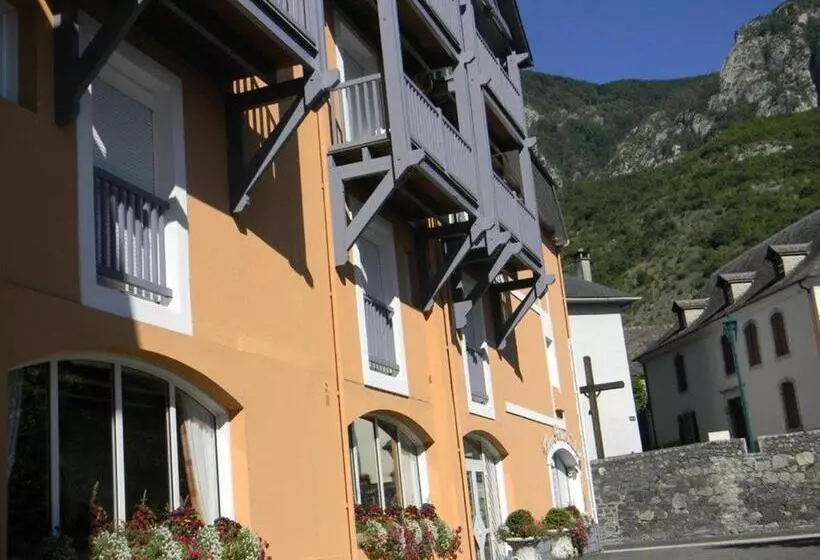 Hotelli Hôtel Chez Pierre D'agos