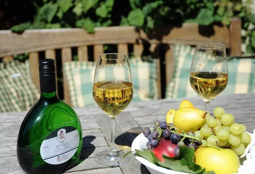 Hotelli Landgasthof Zum Schwarzen Adler