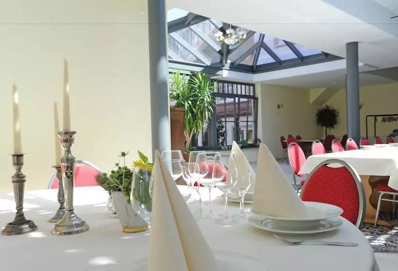 Hotelli Landgasthof Zum Schwarzen Adler