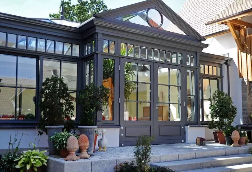 Hotelli Landgasthof Zum Schwarzen Adler