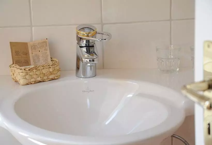 Hotelli Landgasthof Zum Schwarzen Adler