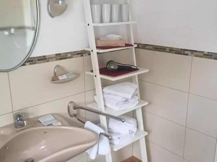 Hotelli Landgasthof Zum Schwarzen Adler