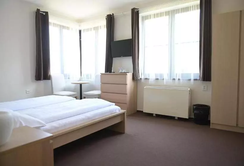 Majatalo Penzion švýcarský Dům