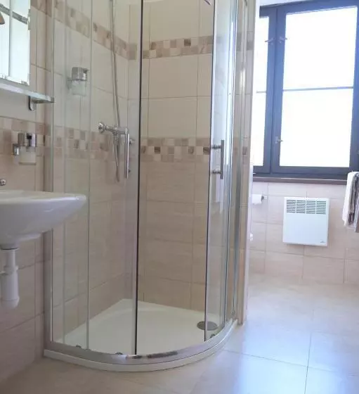 Majatalo Penzion švýcarský Dům