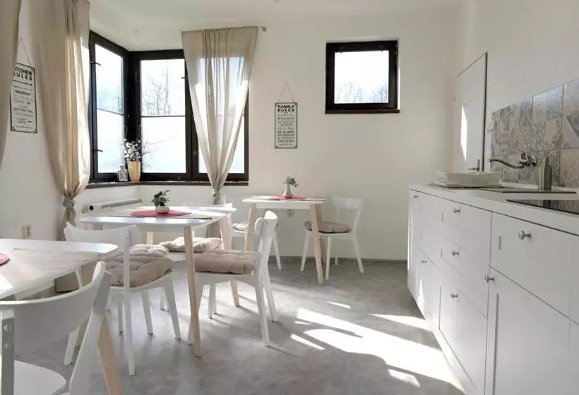 Majatalo Penzion švýcarský Dům