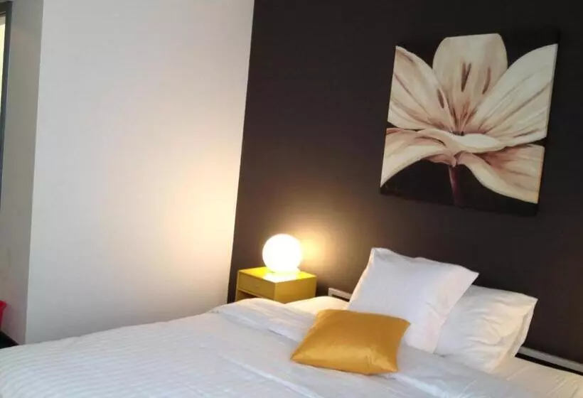 ユースホステル Hôtel Au Boeuf Rouge