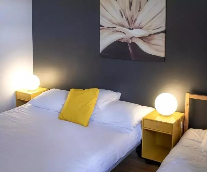 ユースホステル Hôtel Au Boeuf Rouge