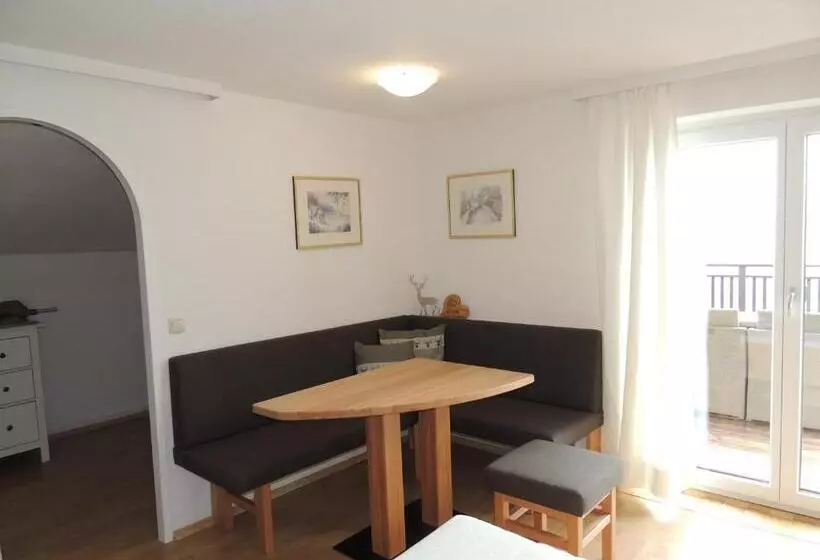 ベッドアンドブレックファースト Ferienwohnungen Schöbringer