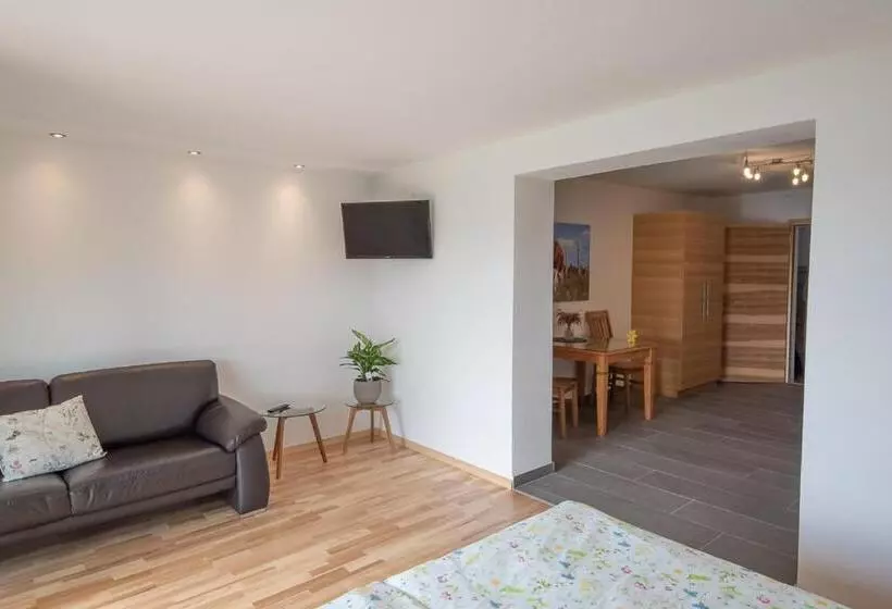 ベッドアンドブレックファースト Ferienwohnungen Schöbringer