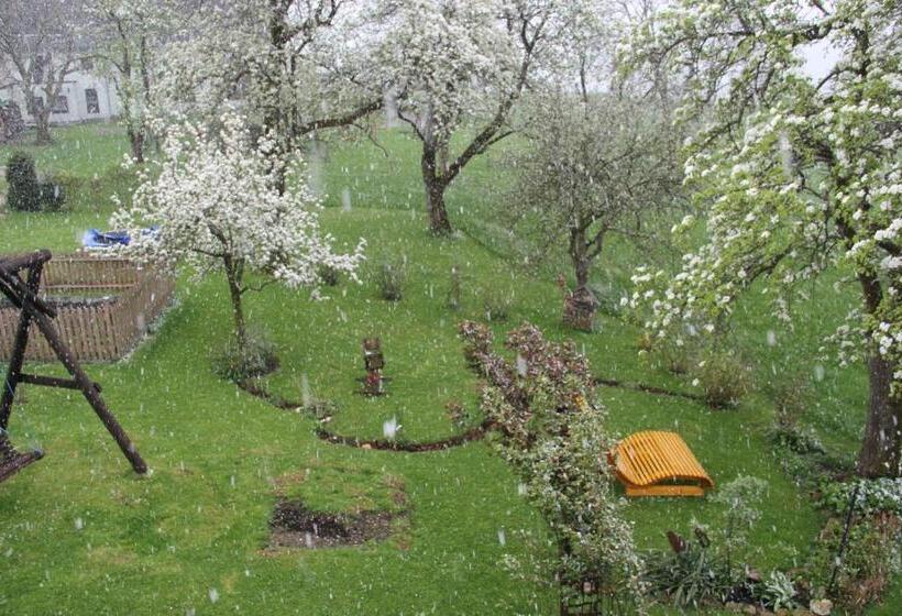 Bed and Breakfast Ferienwohnungen Schöbringer